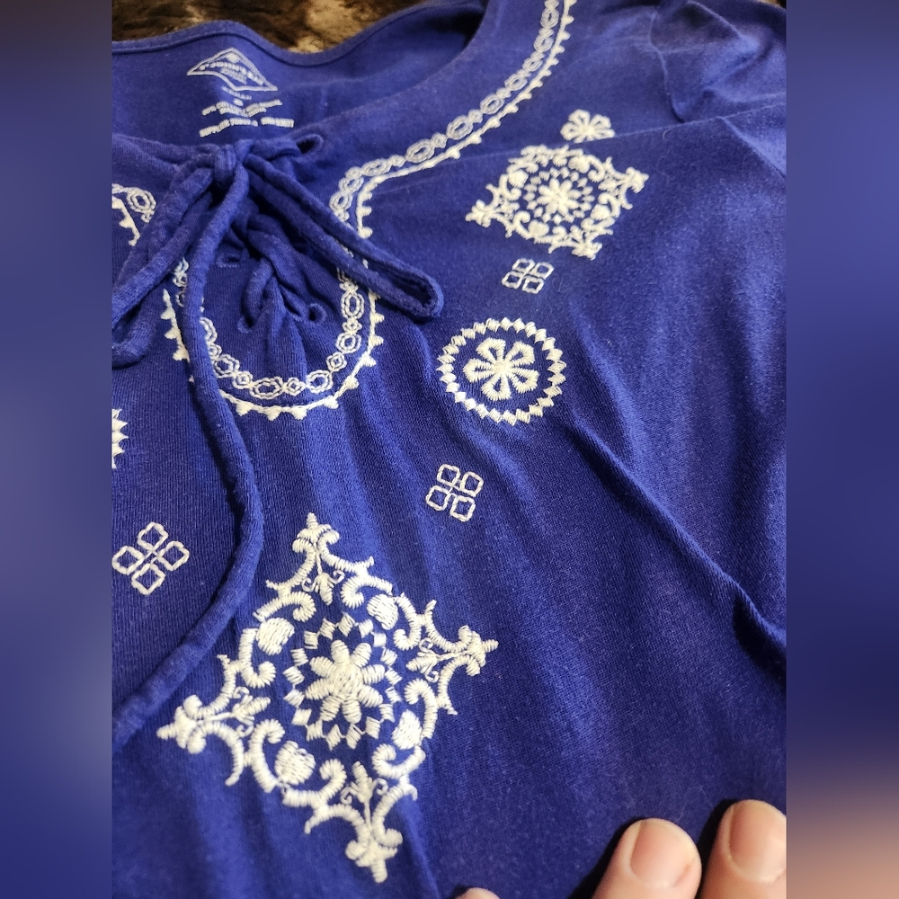 St. John's Bay Blue Embroidered Short Sleeve Top Size S - Picture 5 of 6